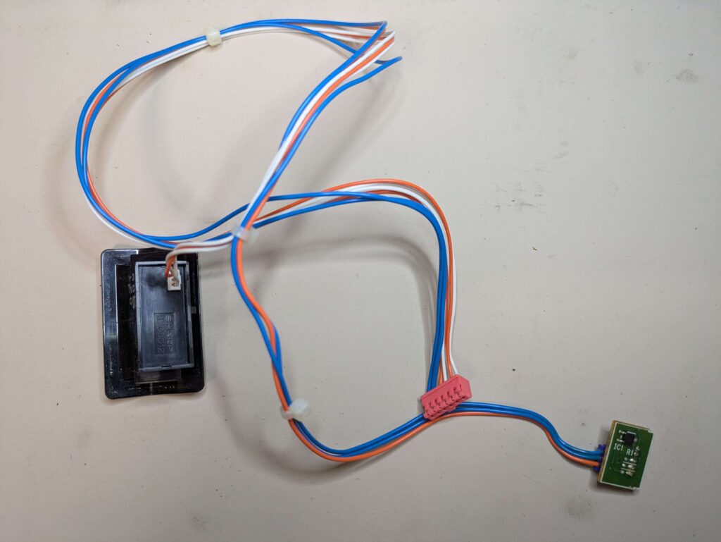 TOTO ウォシュレット人感赤外線センサーの裏側