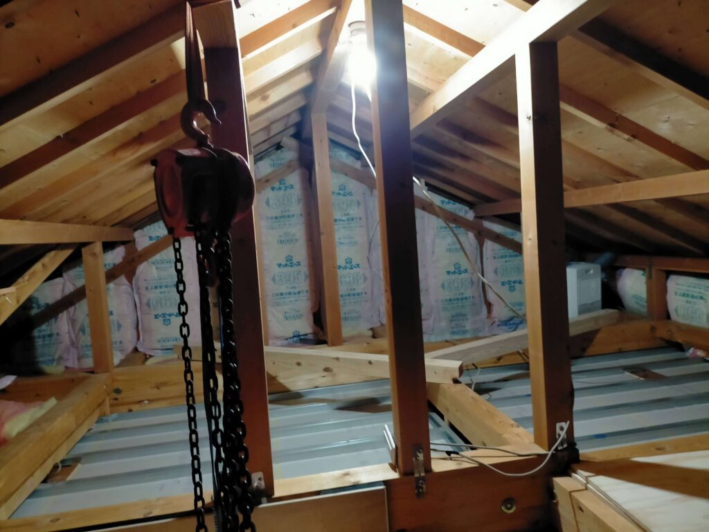 切り出した杉大引き90×90×1820mm 2本（別アングル）