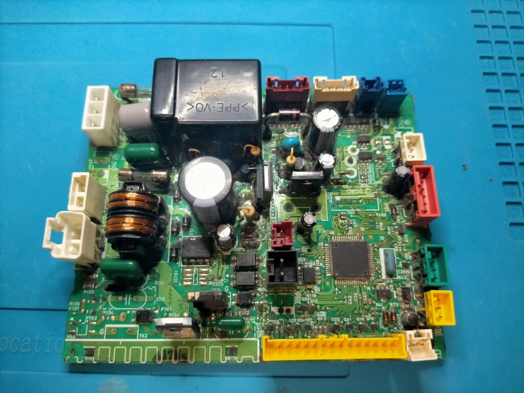 樹脂ポッティングを剥がしたTOTO ウォシュレットメイン基板