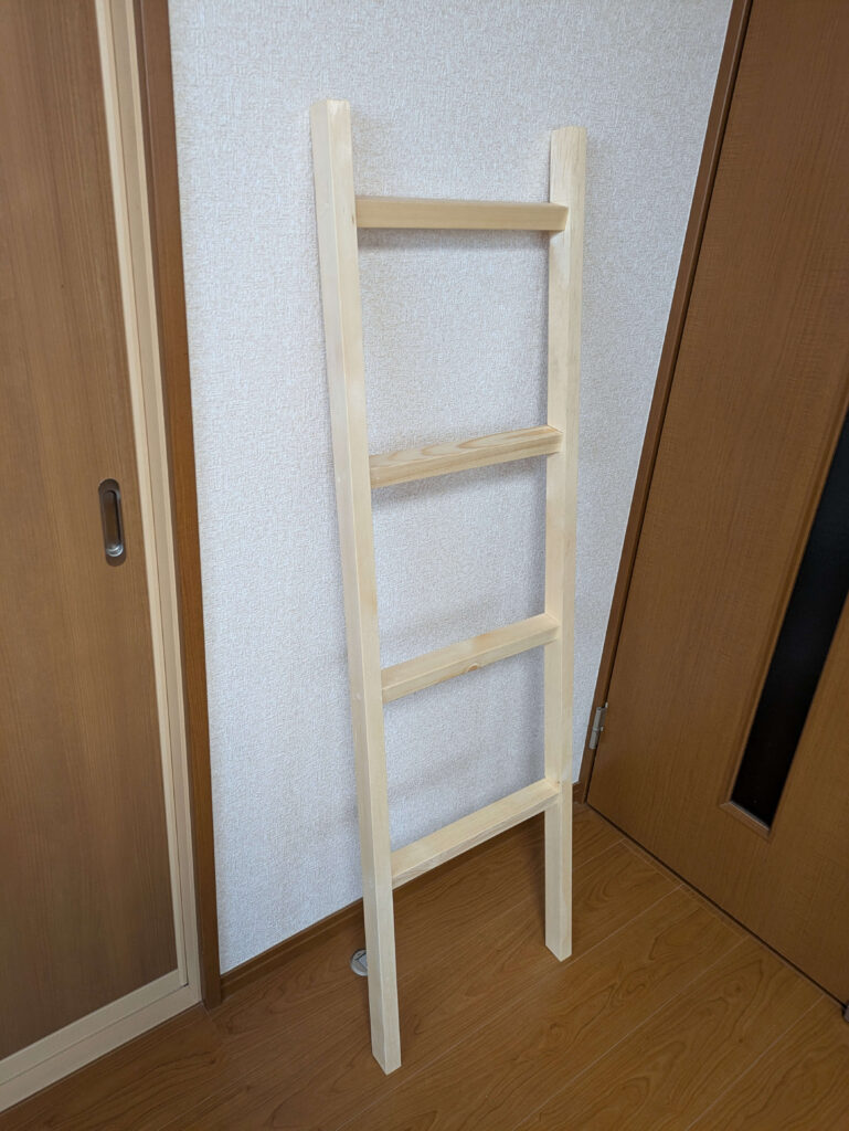 はしごのビス穴を木栓（ダボ）で目隠し（見た目と安全性向上）