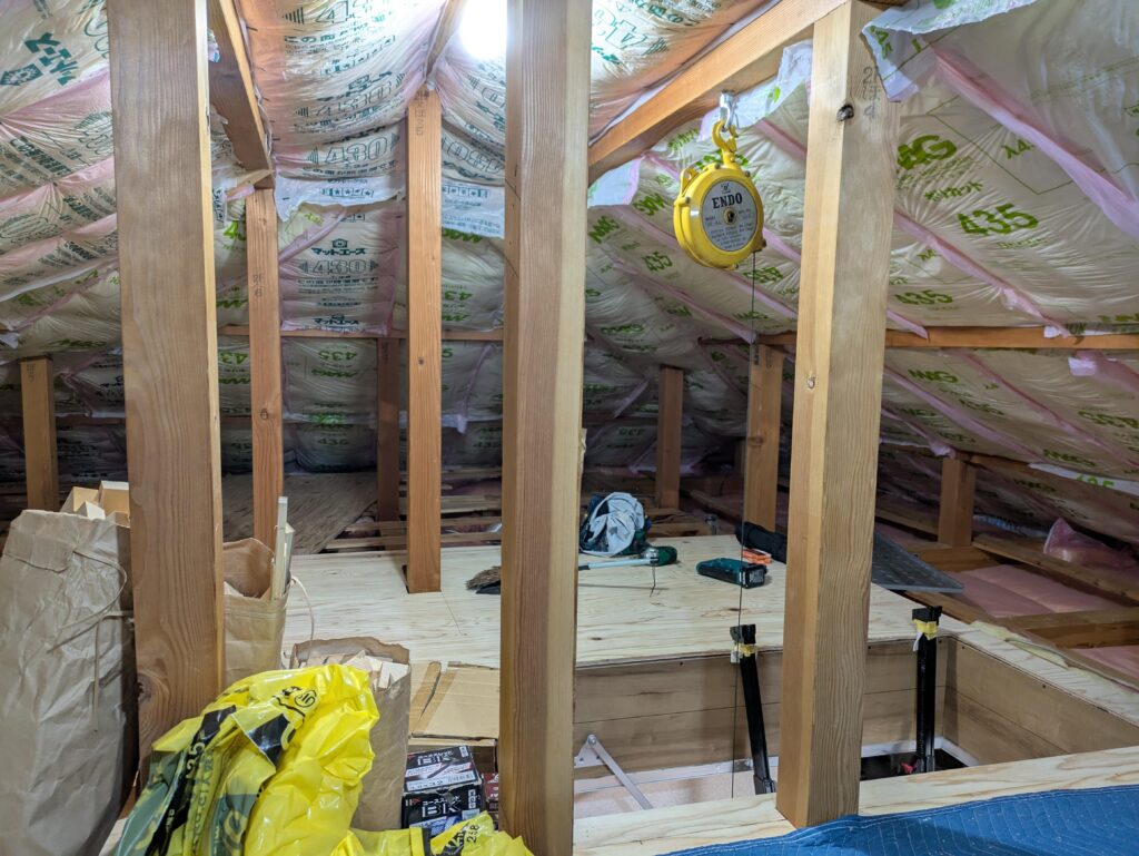 母屋のアイナットにスプリングバランサー（遠藤工業ER-10A）をかけた状態