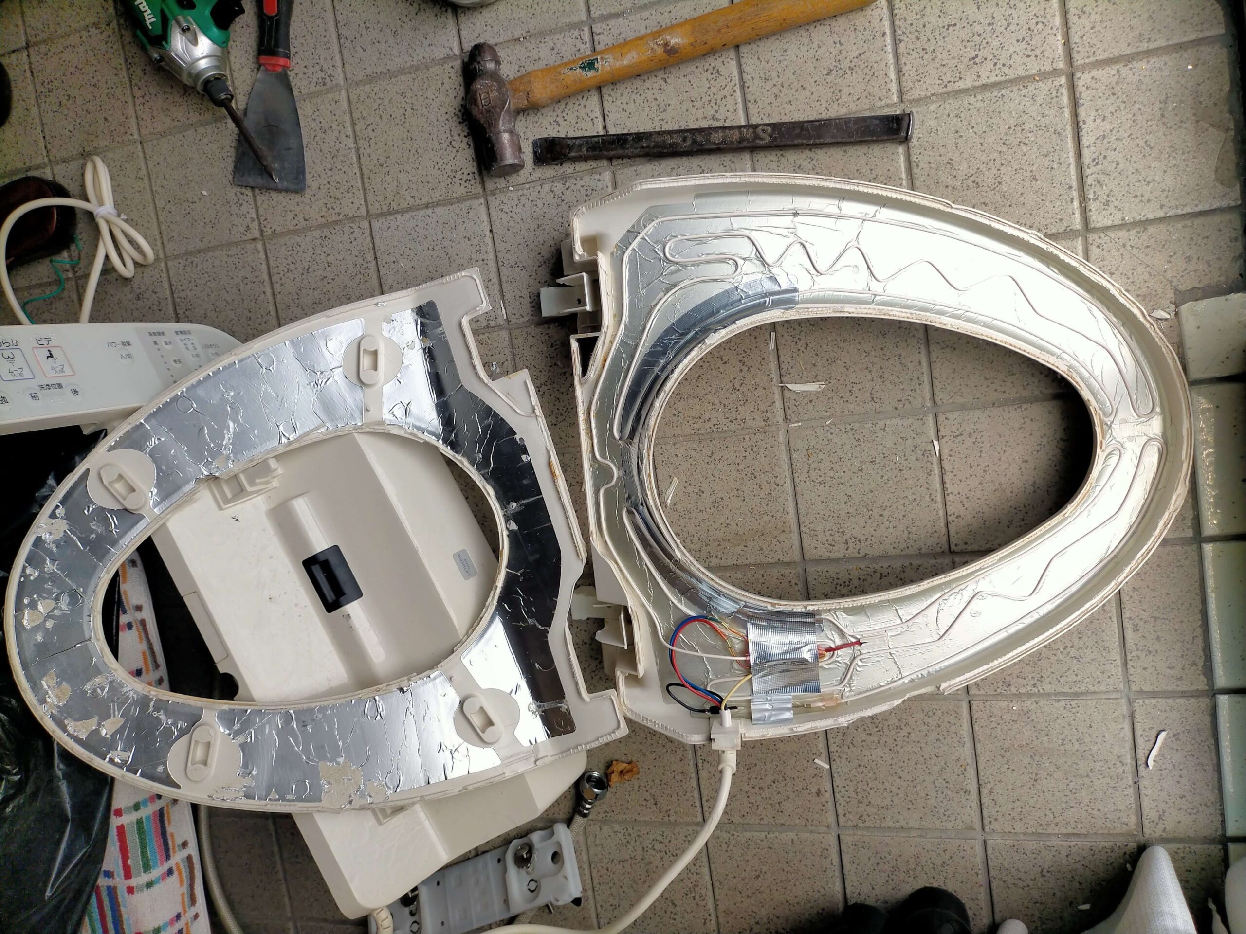 TOTO ウォシュレット便座を分解（全周超音波溶着・内部にシリコンゴムヒーター）