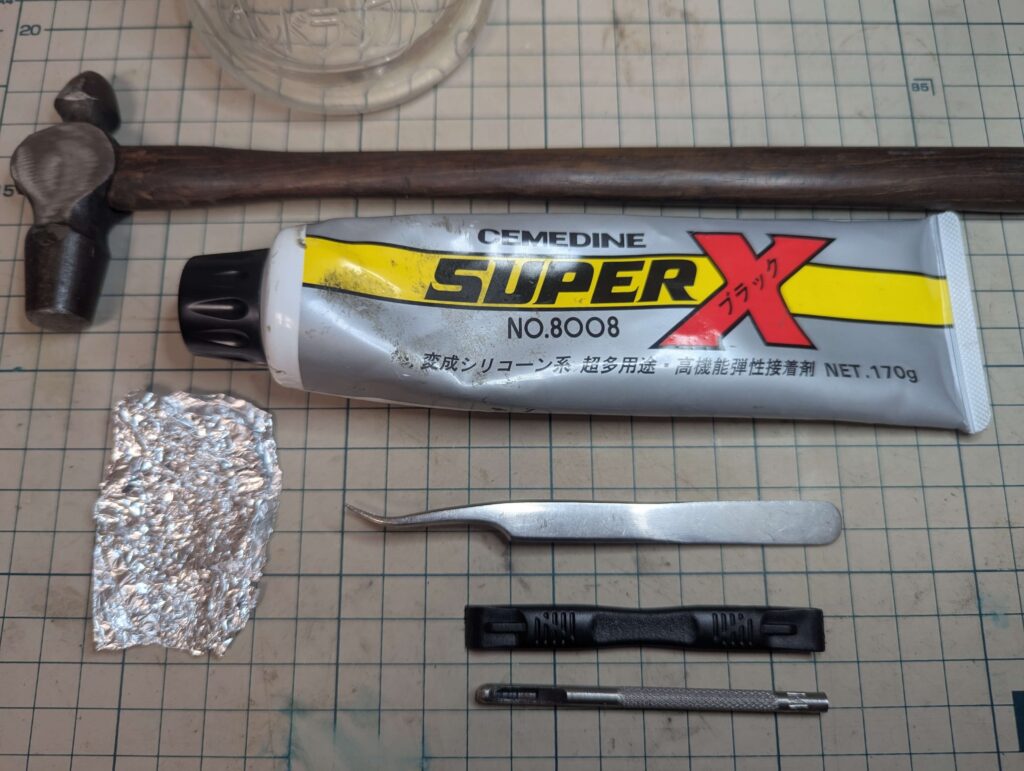キッチンタイマーのボタン修理に使用する工具と材料（アルミホイル、接着剤、ドライバーなど）