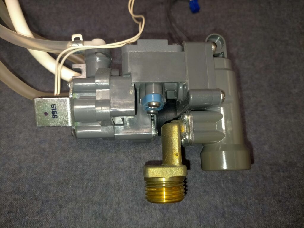 TOTO ウォシュレットバルブユニットの裏側