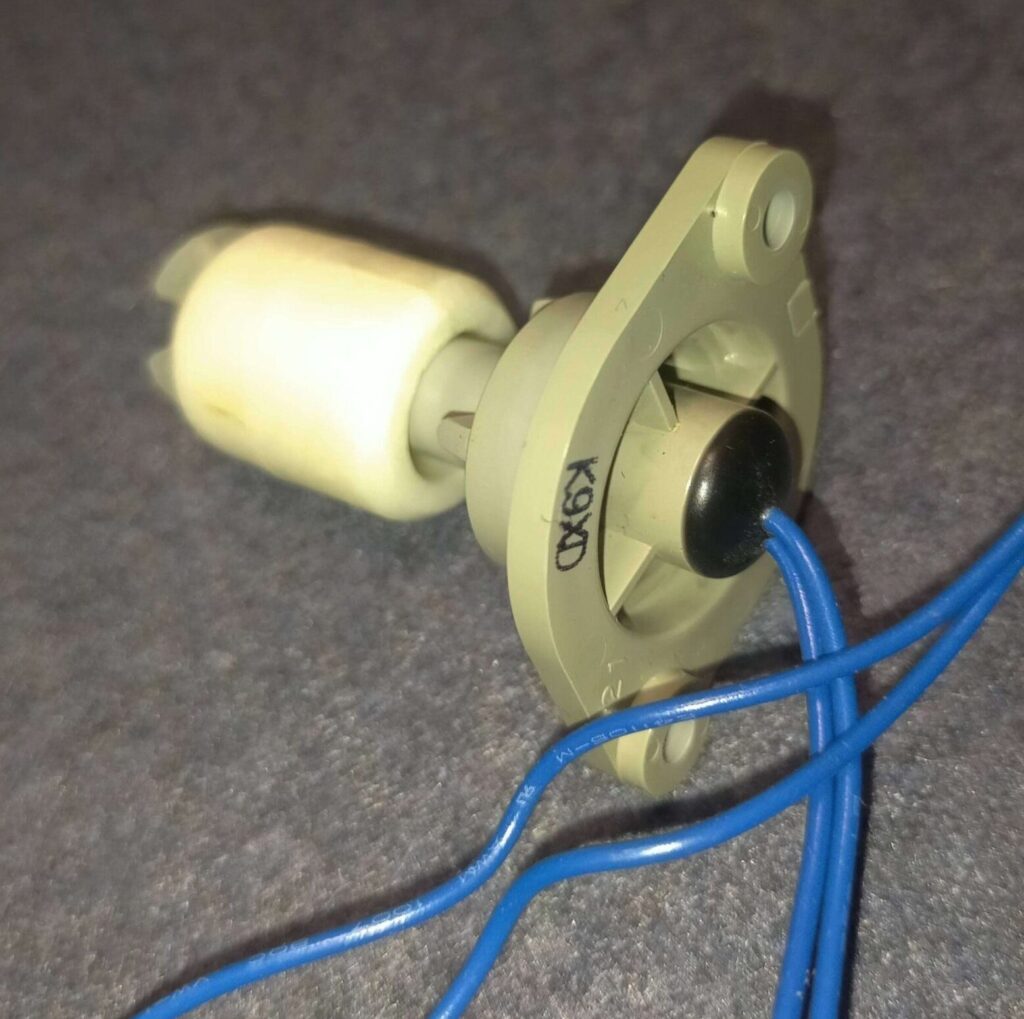 TOTO ウォシュレット温水タンク内の水位センサー（フロートガイドパイプ式リードスイッチ）