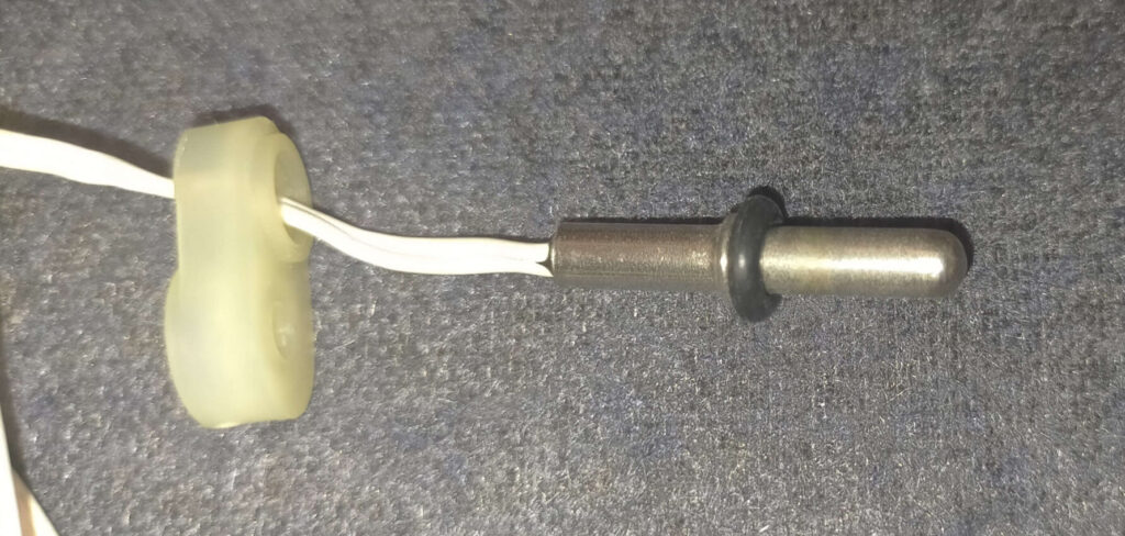 TOTO ウォシュレット温水タンク内の水温センサー（室温27℃で40kΩ）