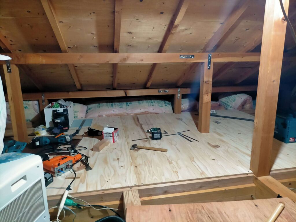 西側エリアの構造用合板12mm床張り作業