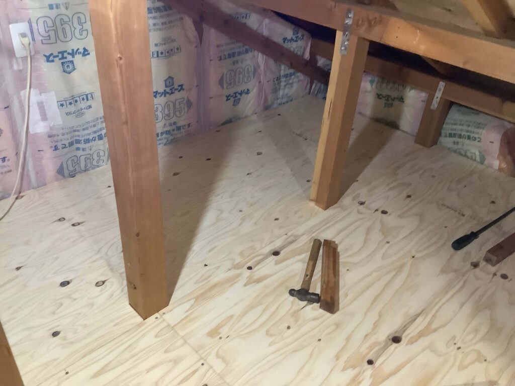 西側合板張り（外壁側まで隙間なく施工）