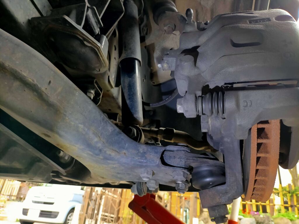 ゴムブーツ破れ、オイル漏れなど下回り点検