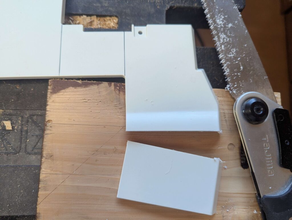 プラ板を切り出す