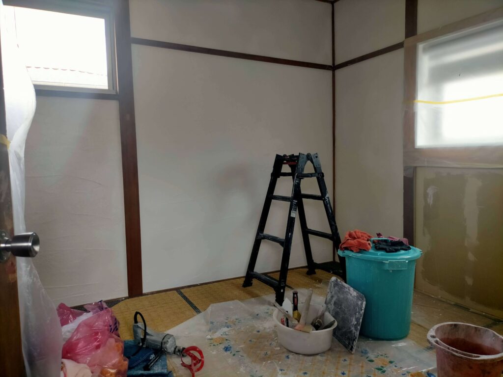 漆喰塗り作業途中