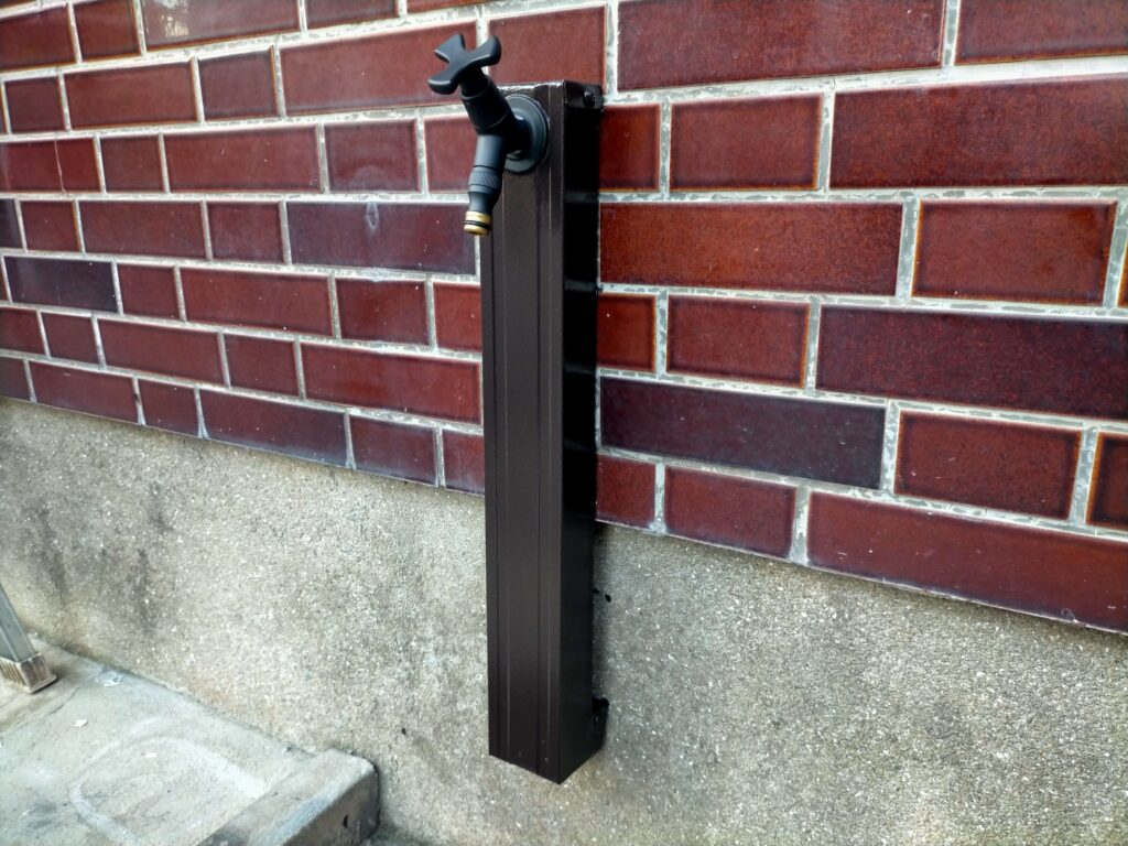 C型軽天で製作した立水栓塗装後