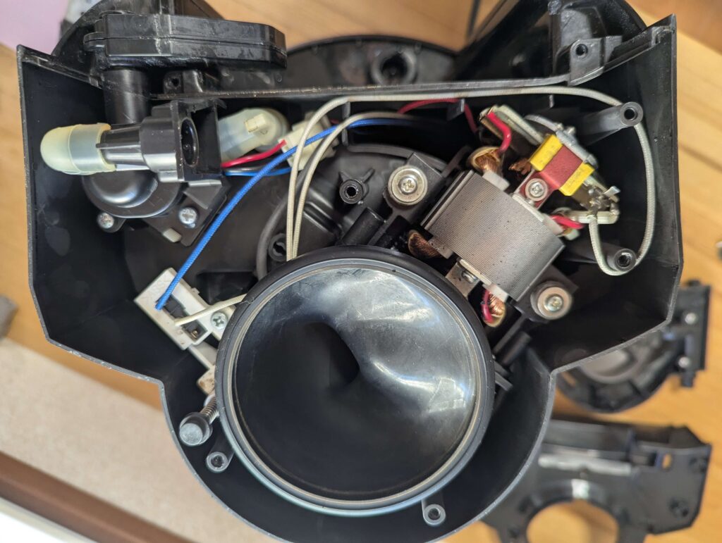 上部カバーを外したところ