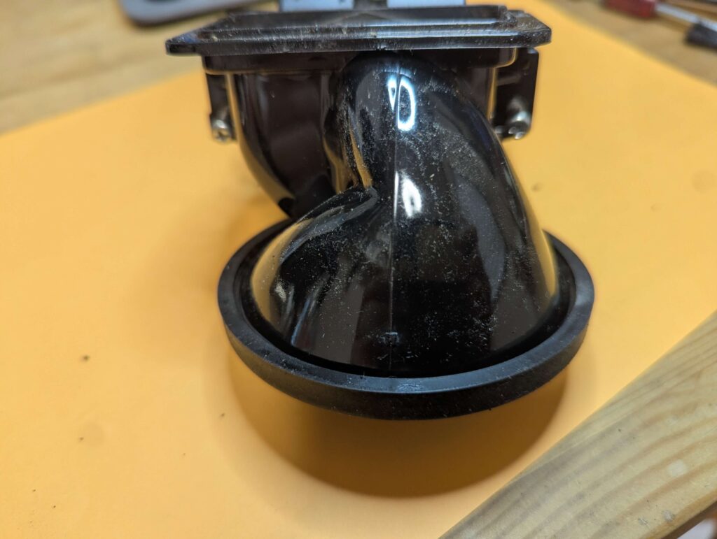 コーヒー豆投入口の固定ネジ２本を外す