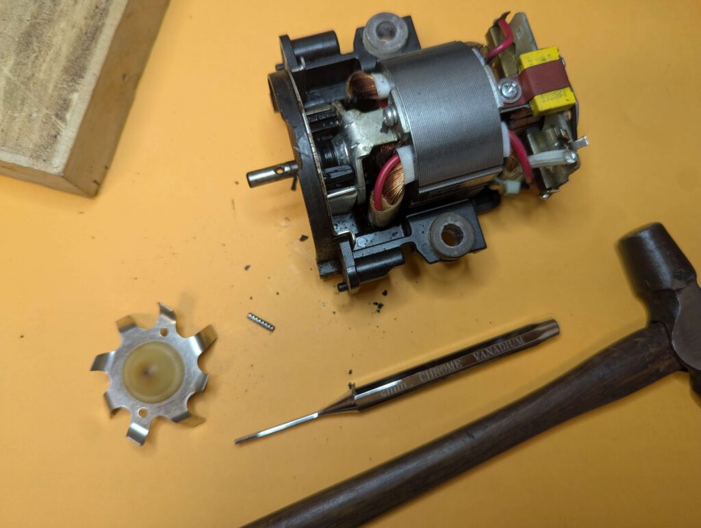 ミル刃を外したところ