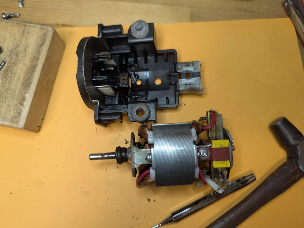 モータープラスチックカバーを外したところ