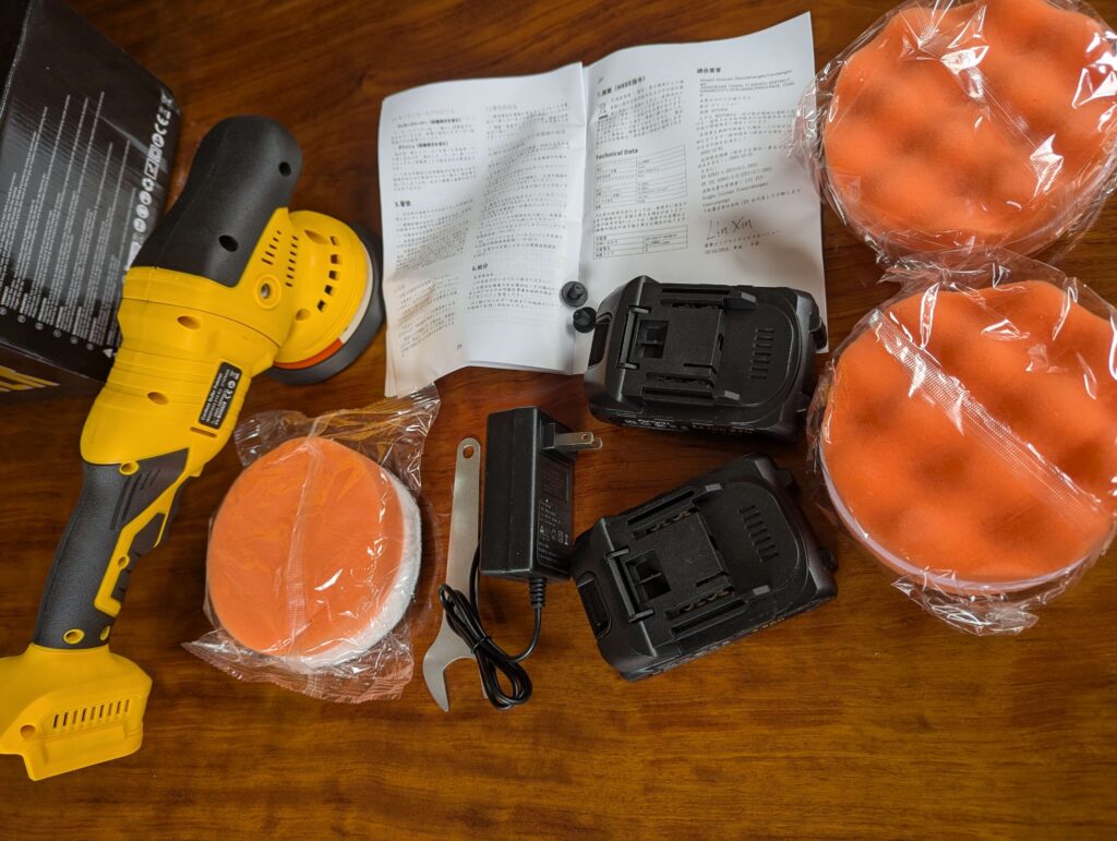 AuTiWOZコードレスポリッシャーの内容物一式(本体・バッテリー2個・充電器・各種バフ)