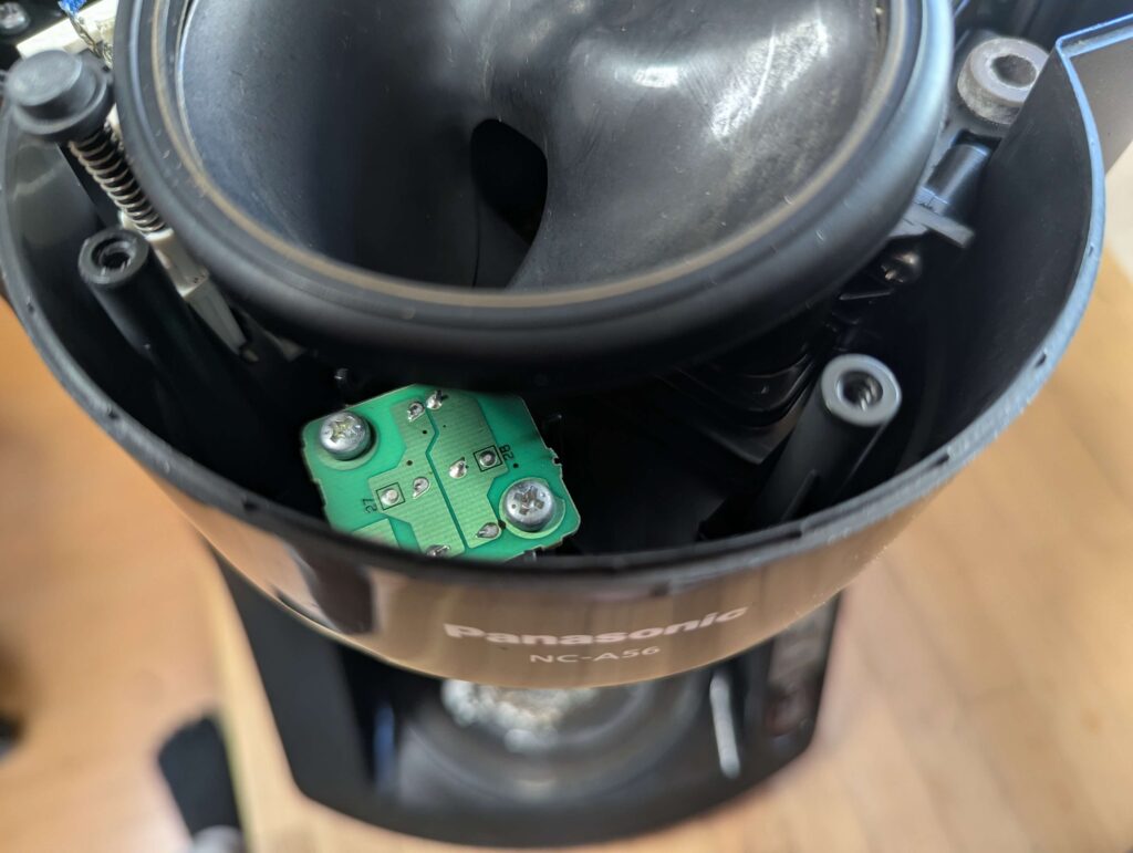 コーヒーメーカー内部の振動センサー基板