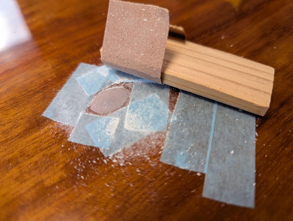 硬化したUVレジンをサンドペーパー150番で研磨