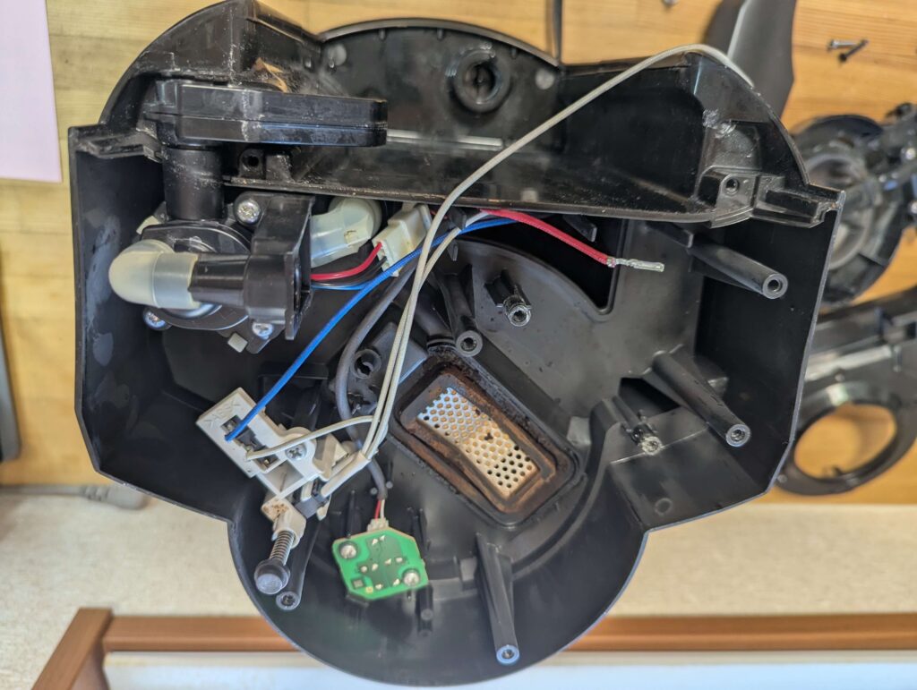 コーヒーメーカーのモーターユニットを外した状態