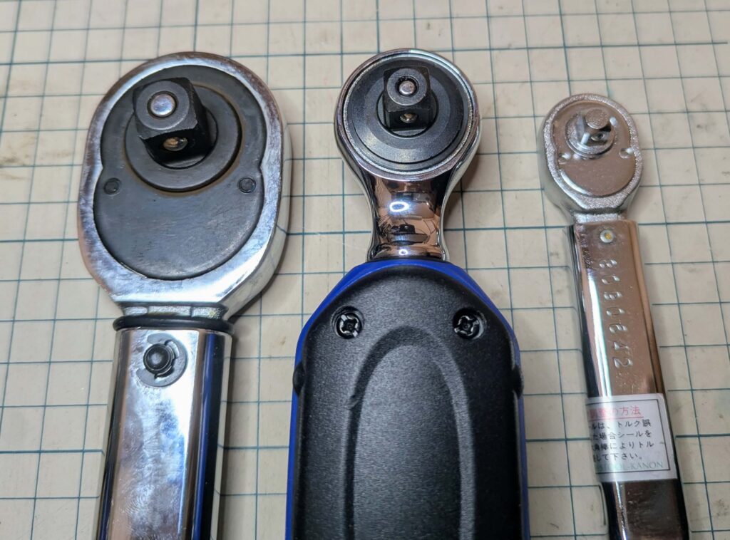 左から12.7sq（1/2インチ）、9.5sq（3/8インチ）、6.3sq（1/4インチ）トルクレンチ