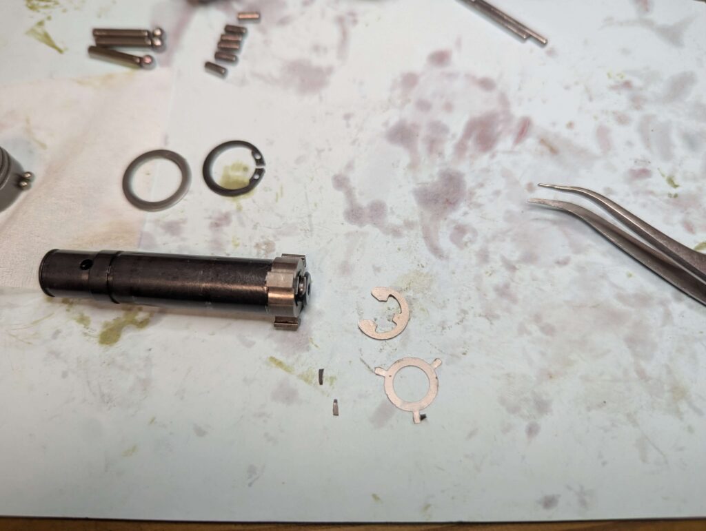 ワッシャー（３つ突起）を外す