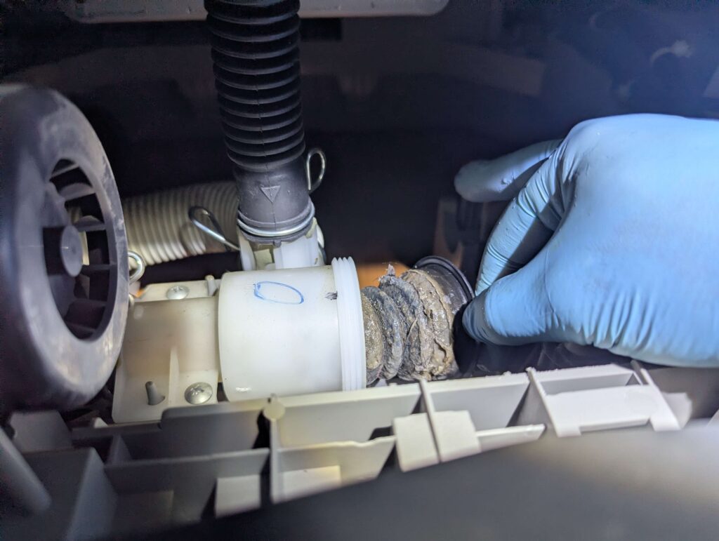 ゴム弁を取り外す