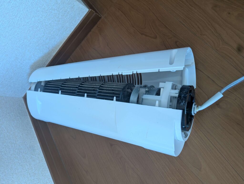 本体リヤカバーを外す