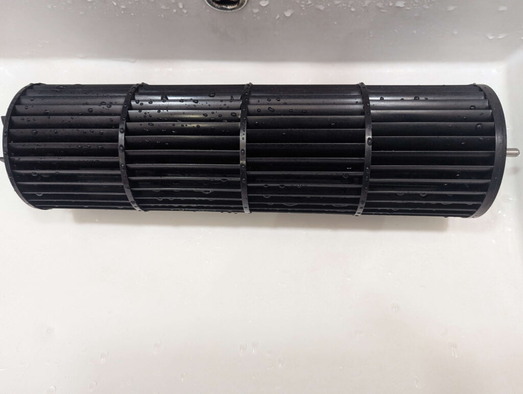 ファンを水で濯いだ所