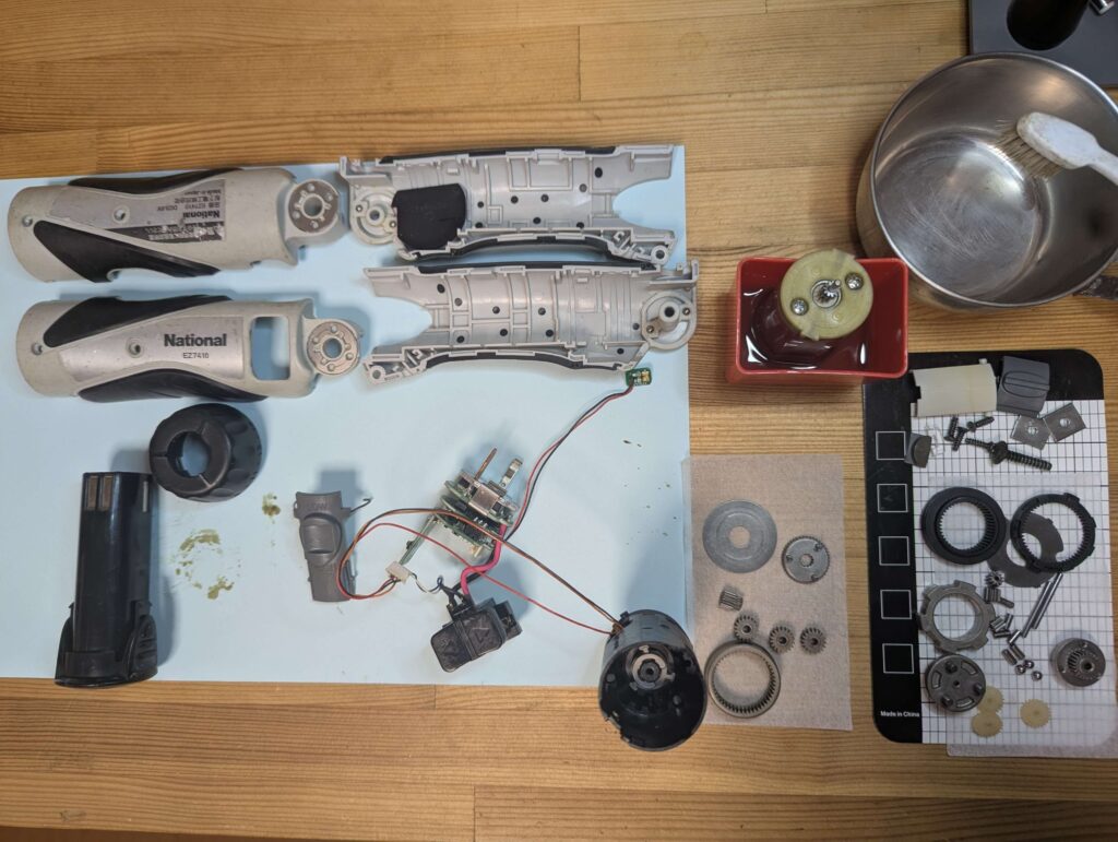 National EZ7410分解した構成部品一覧