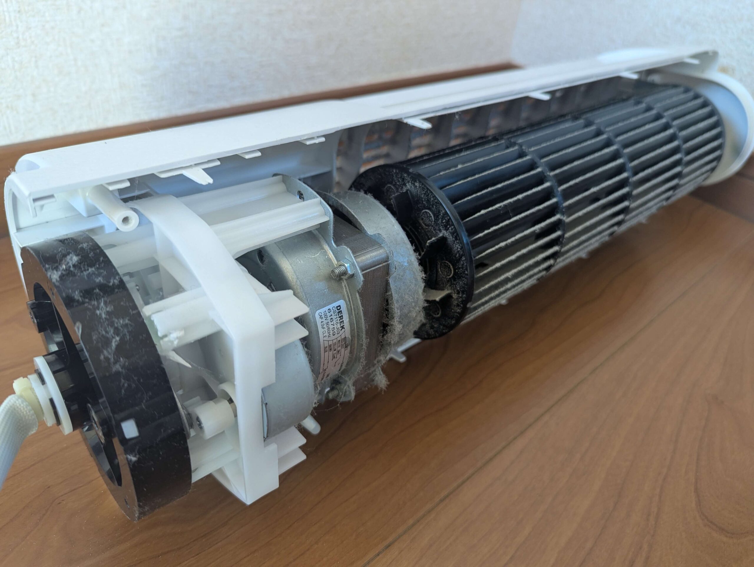 リアカバーを外したタワーファン内部構造の全体像