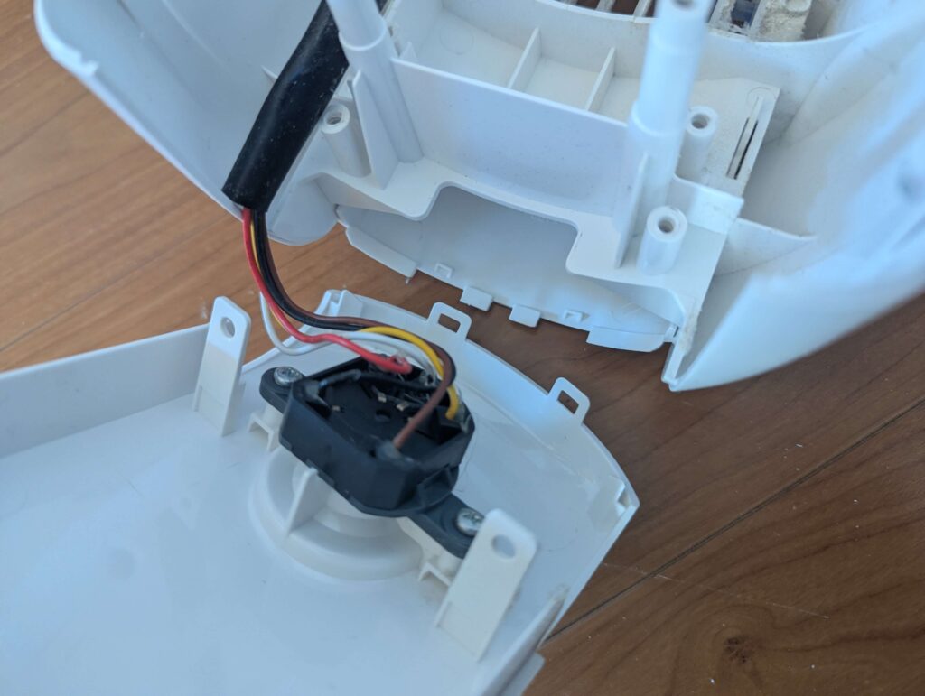 フロントのツメを解除した