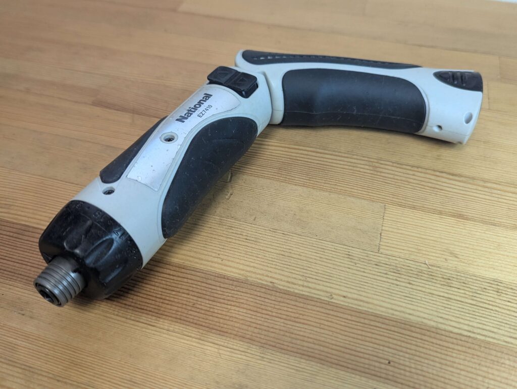 メンテナンスと組み立てが完了し、動作確認待ちのNational EZ7410ドライバー