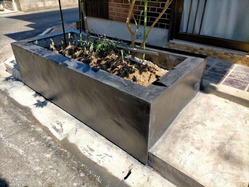【外構】 玄関先の花壇アフター