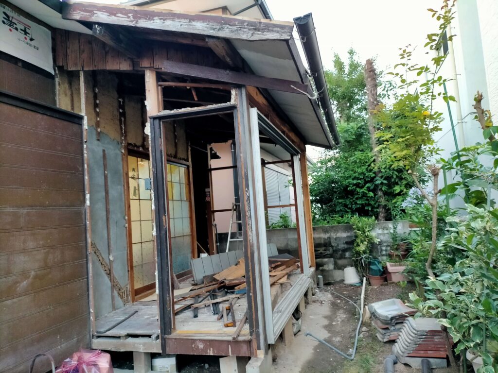 実家1階部分の減築解体作業中の様子