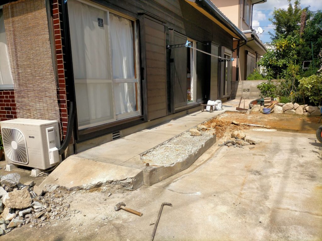 実家駐車場のDIY拡張工事中の様子