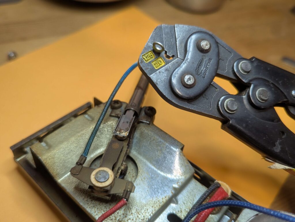 1.25-MS3裸丸形端子を圧着工具で確実にカシメる作業