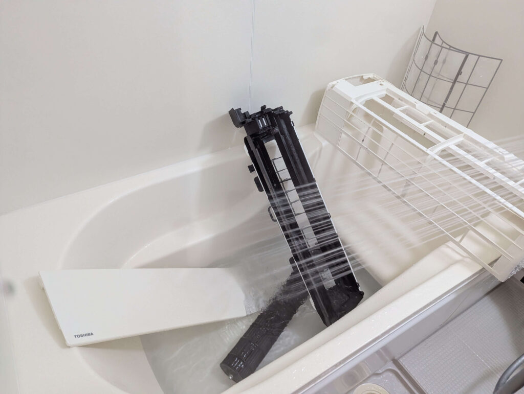 外装（パネル・フィルター等）、内部ファン、ドレンパンのすすぎ