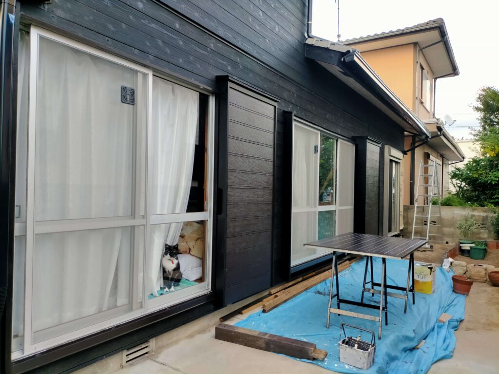 実家の戸袋に高耐候性シリコン塗料「アレスダイナミックTOP」を外壁塗装したAfter