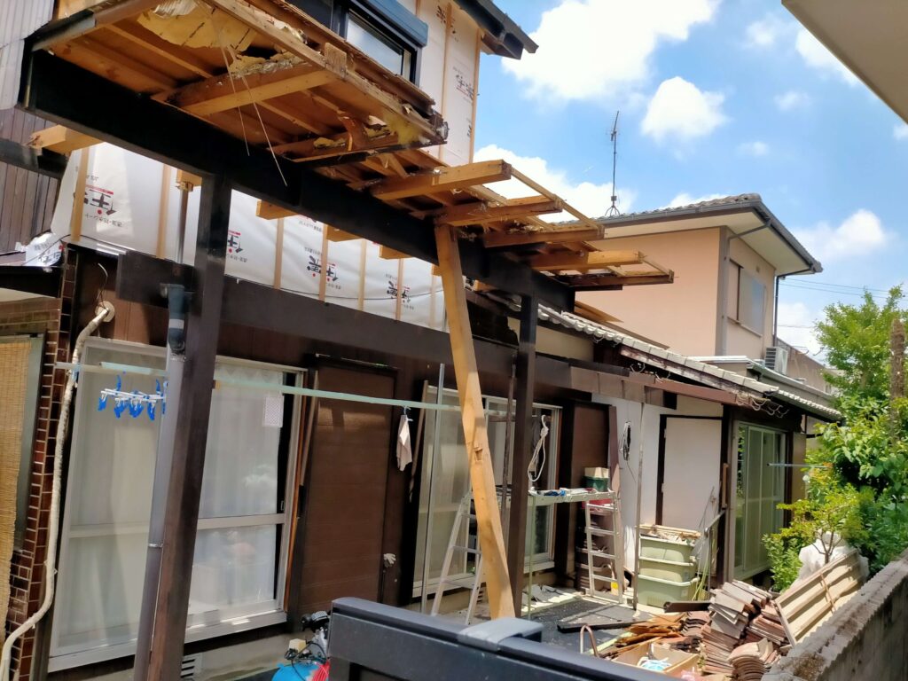 実家の戸袋に高耐候性シリコン塗料「アレスダイナミックTOP」を外壁塗装したBefore