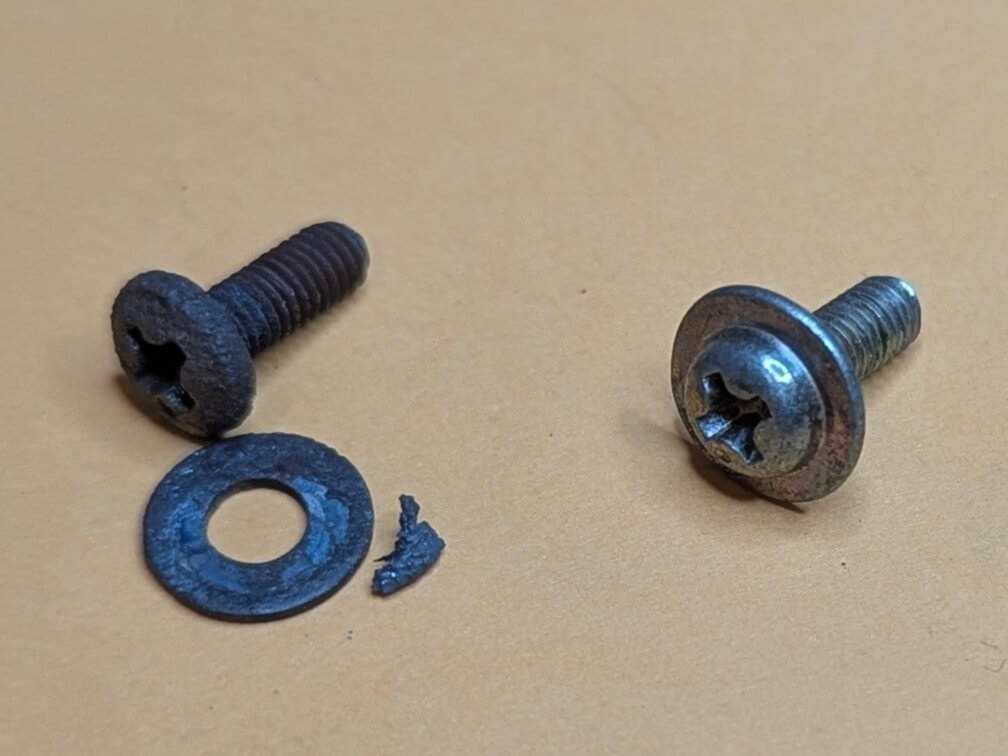 接点のネジ腐食と交換用ネジ(中古)