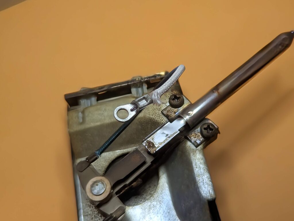 圧着完了(引っ張っても抜けないことを確認)