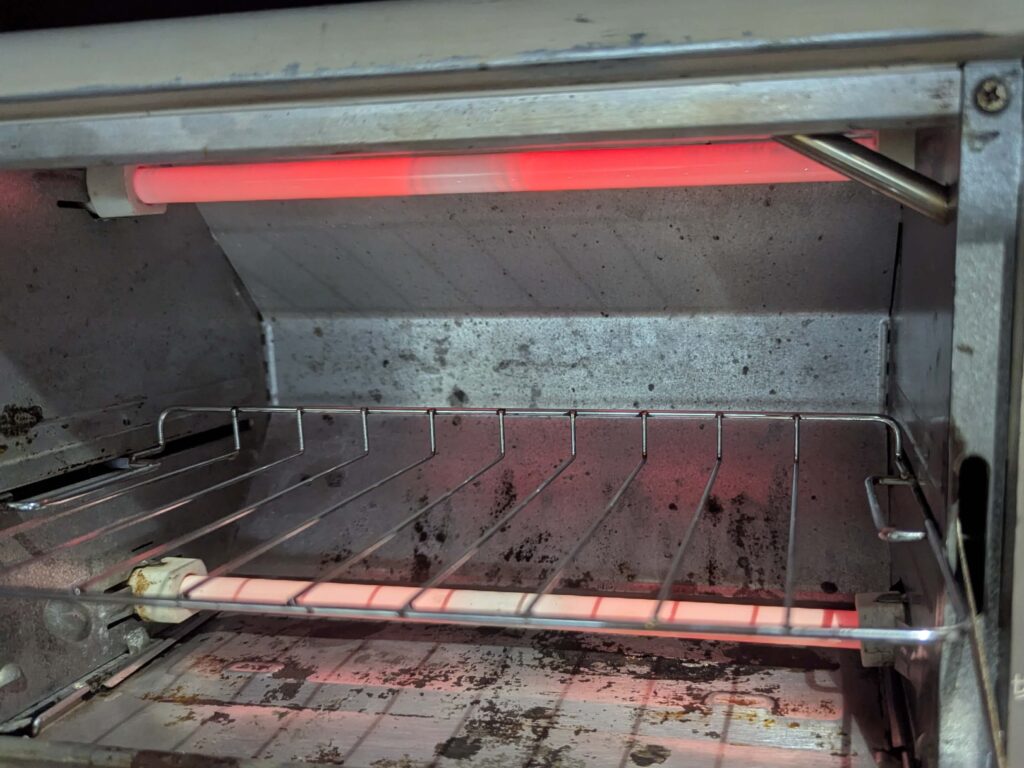 扉を開けて庫内の様子を確認(シーズニング成功)