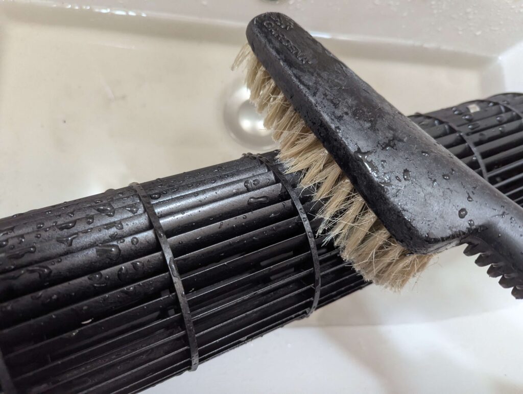 洗浄中：ファン汚れ除去作業