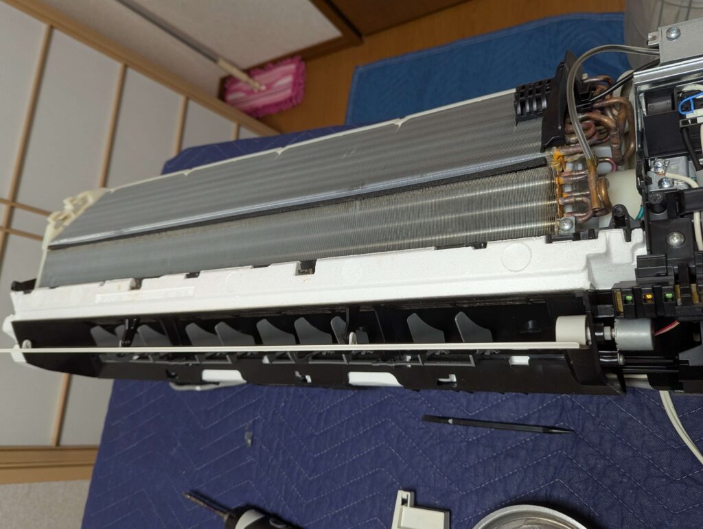 フロントカバーを外して露わになったフィン全体