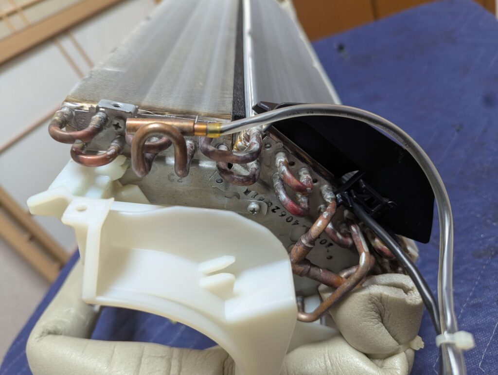 フィンBKTのサビにサビキラーを2回塗布した状態（黒サビ転換）