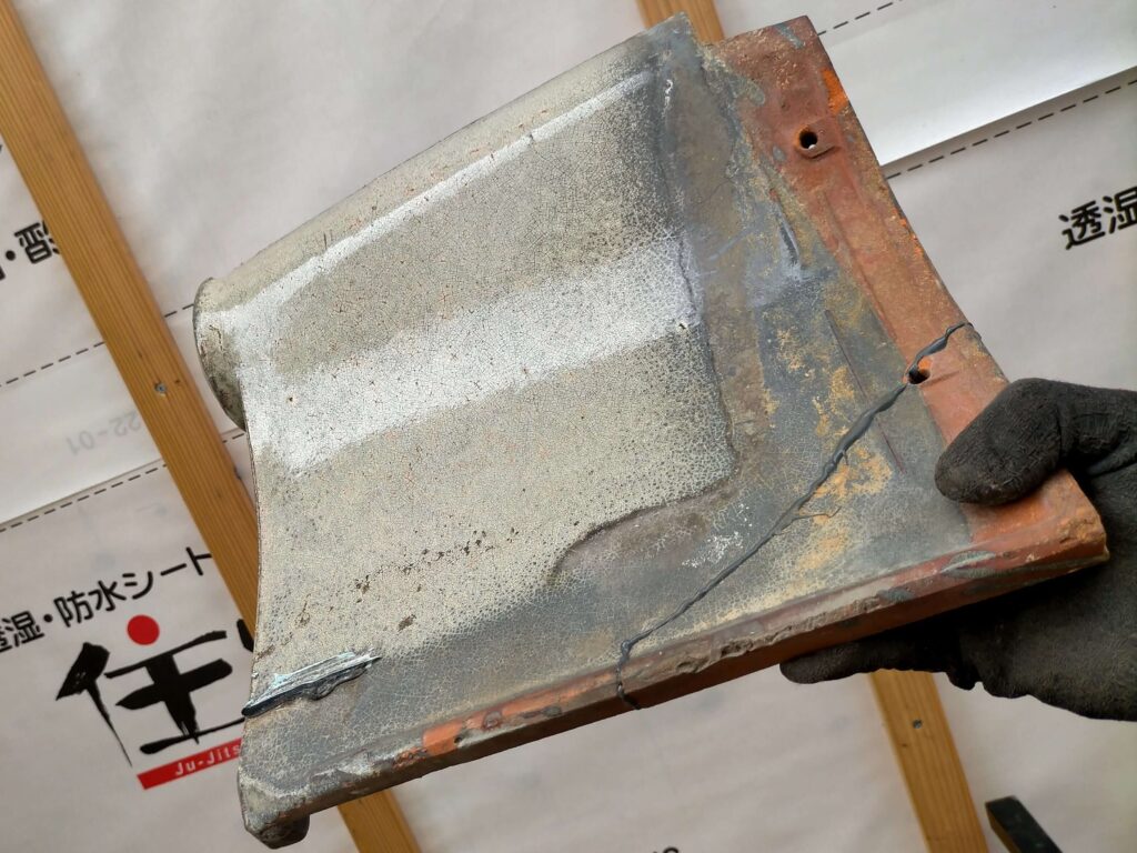 割れた屋根瓦をJ-BウエルドでDIY補修し、強力に接着・修復したAfter