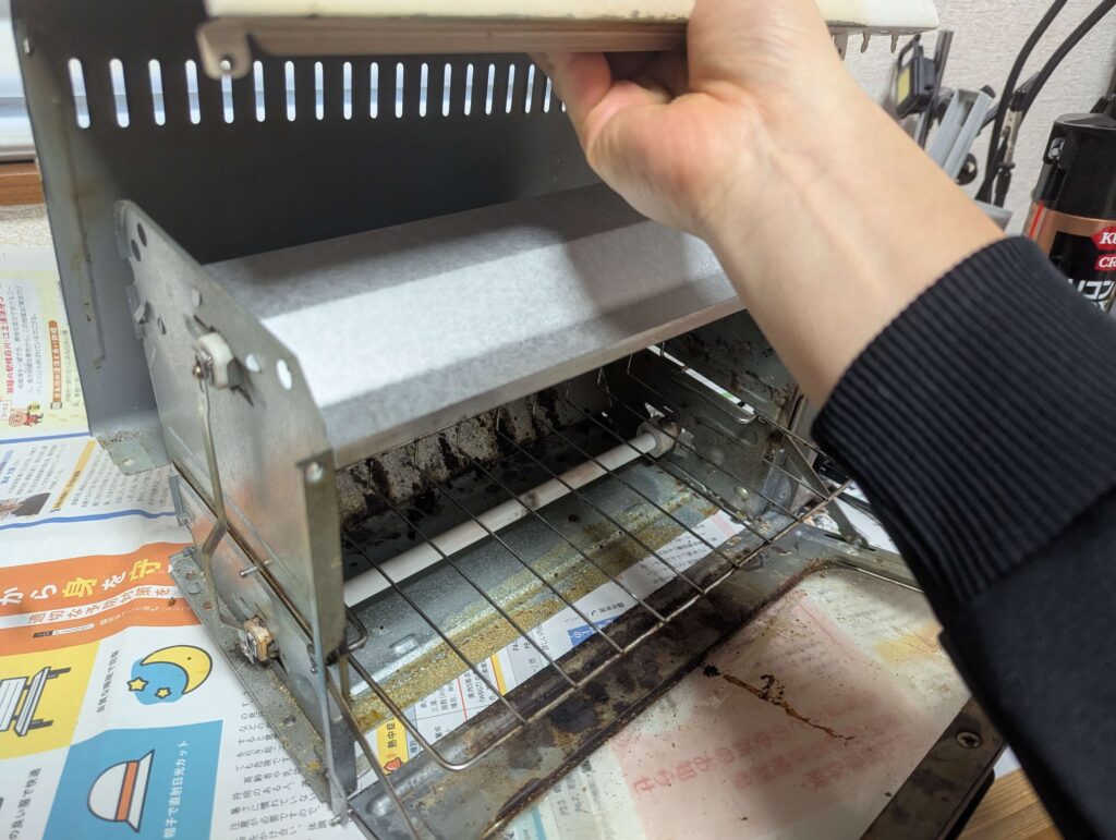 天面・裏面一体型パネルを取り外す