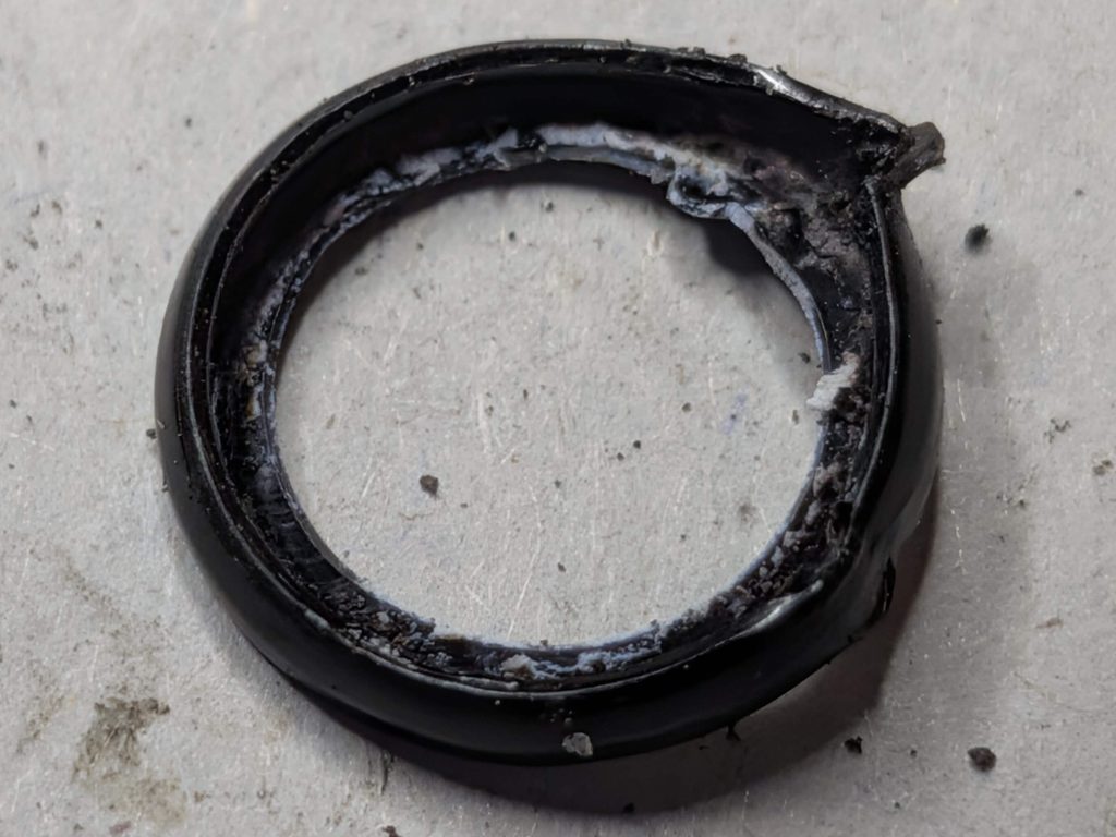 ボタン電池のパッキン